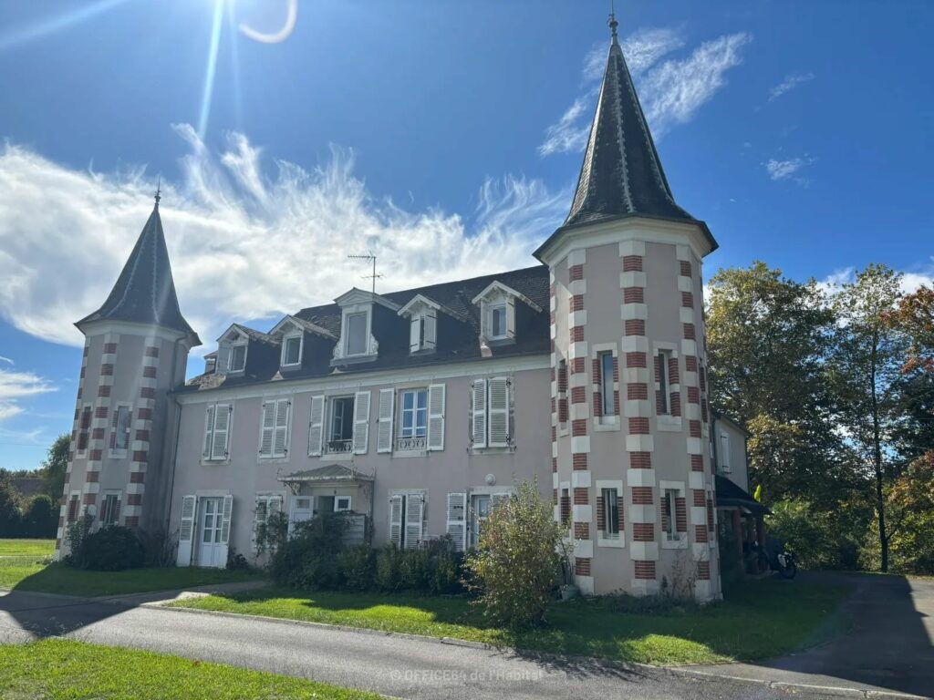 CHATEAU LES TOURELLES