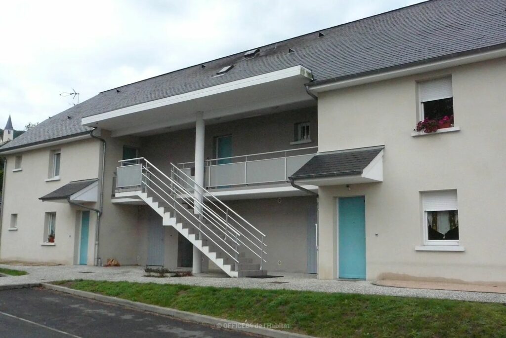 DU BOURG
