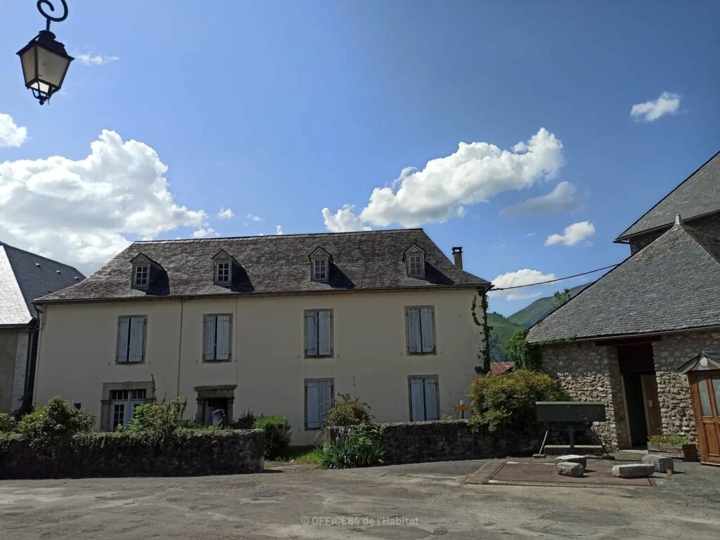 DE L&rsquo;ANCIEN PRESBYTERE