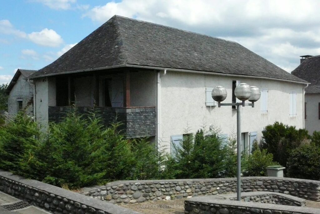 DU FRONTON